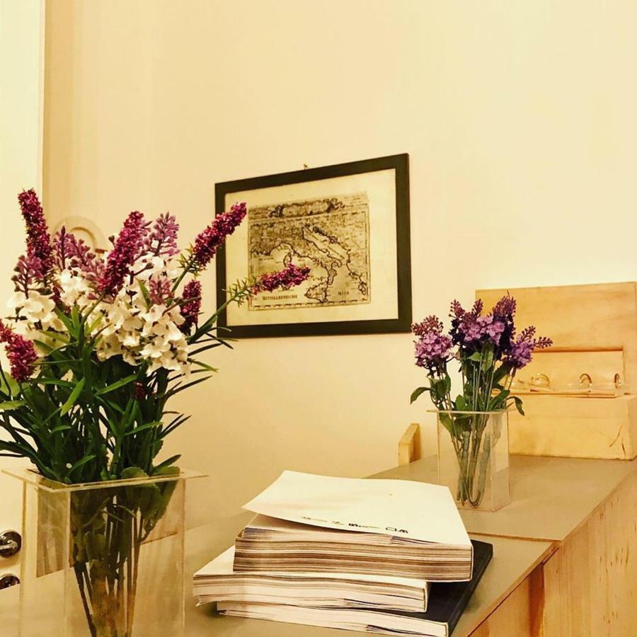 B&B Charme Centre-Ville Artistic & Literary Rooms Palermo Exteriör bild